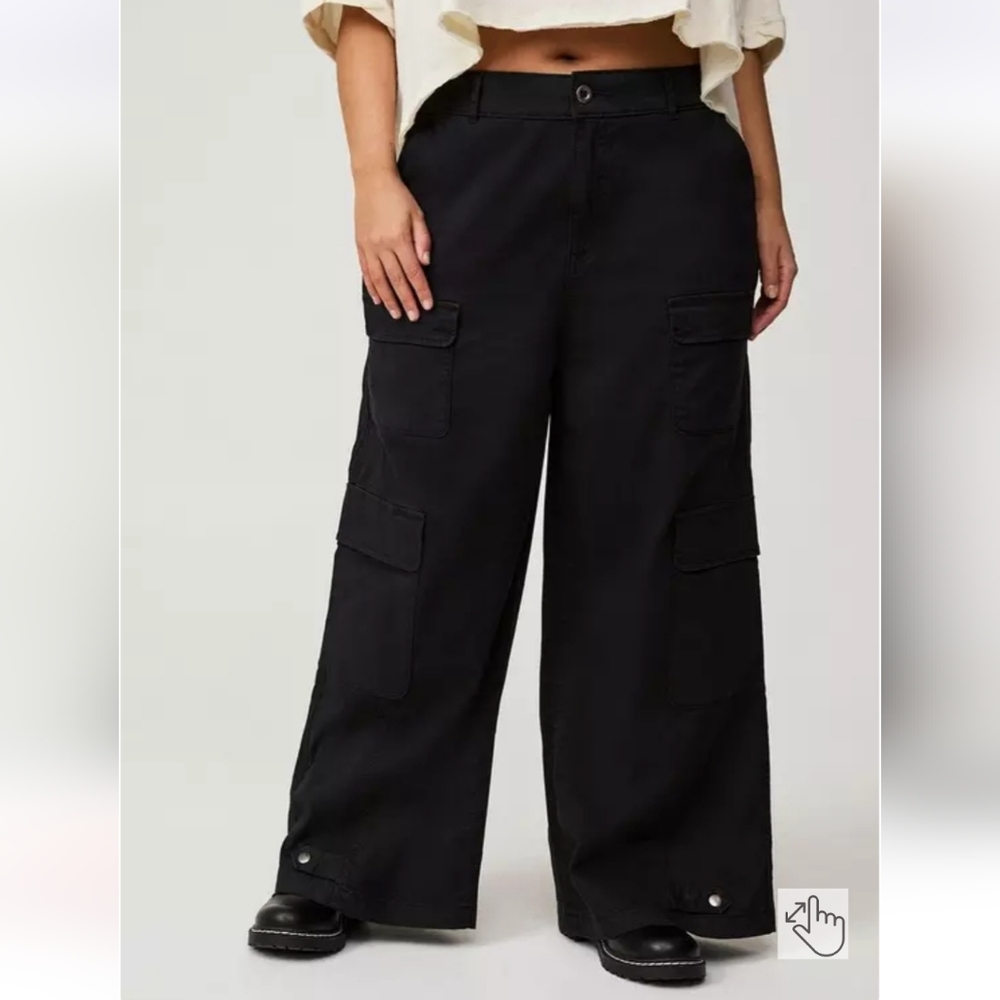 💥Sale💥NWOT Torrid Women's Dark Cargo Pants With Ankle Snaps - Picture 2 of 7